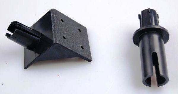 Два кронштейна из комплекта отпугивателя Weitech 0051 — для крепления на стену и на трубу